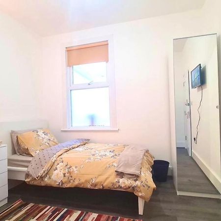 לונדון Deluxe Private Room In Manor Park מראה חיצוני תמונה