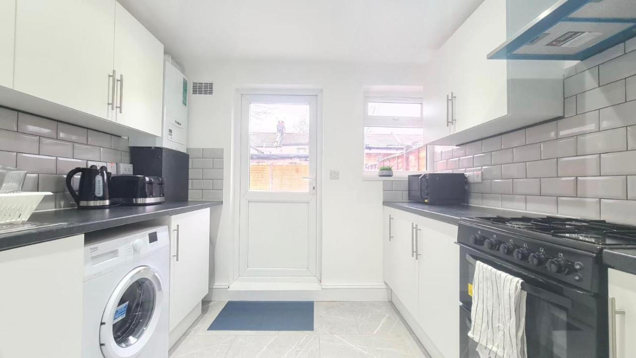 לונדון Deluxe Private Room In Manor Park מראה חיצוני תמונה